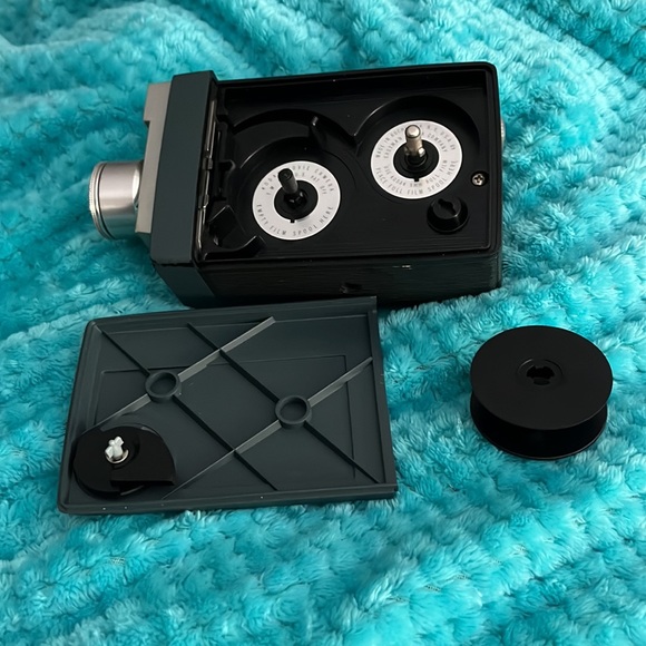 Vintage Automatic 8 Kodak Movie Camera 🎥 - Picture 7 of 10